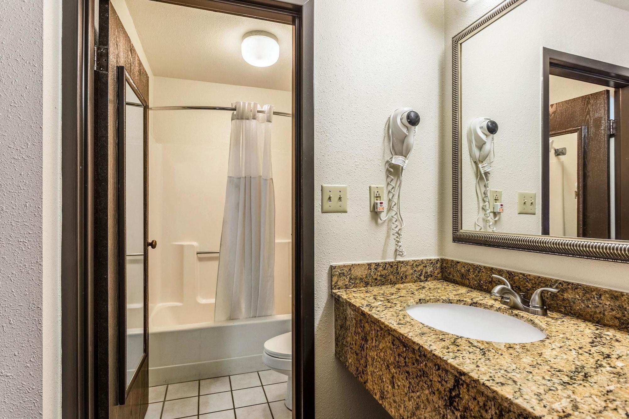 Quality Inn Tupelo Exterior photo