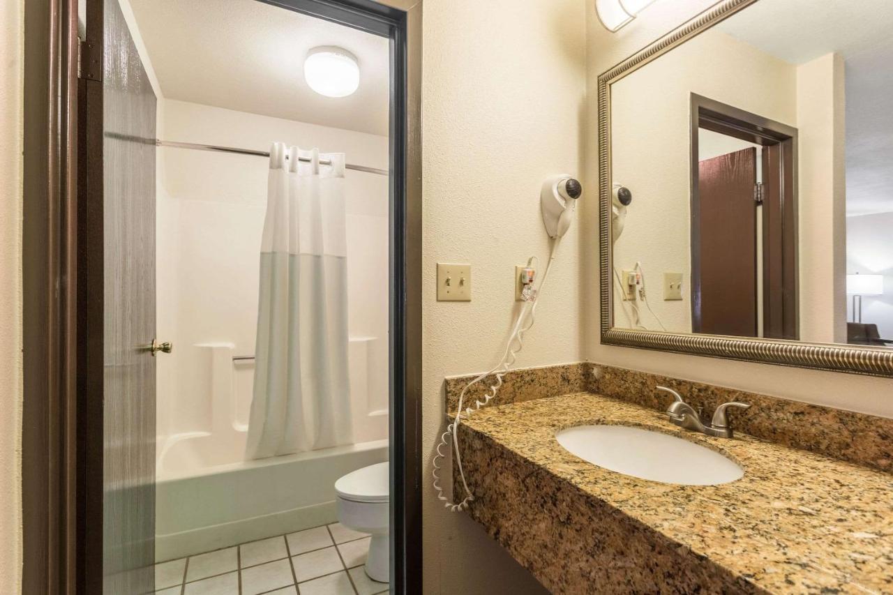 Quality Inn Tupelo Exterior photo